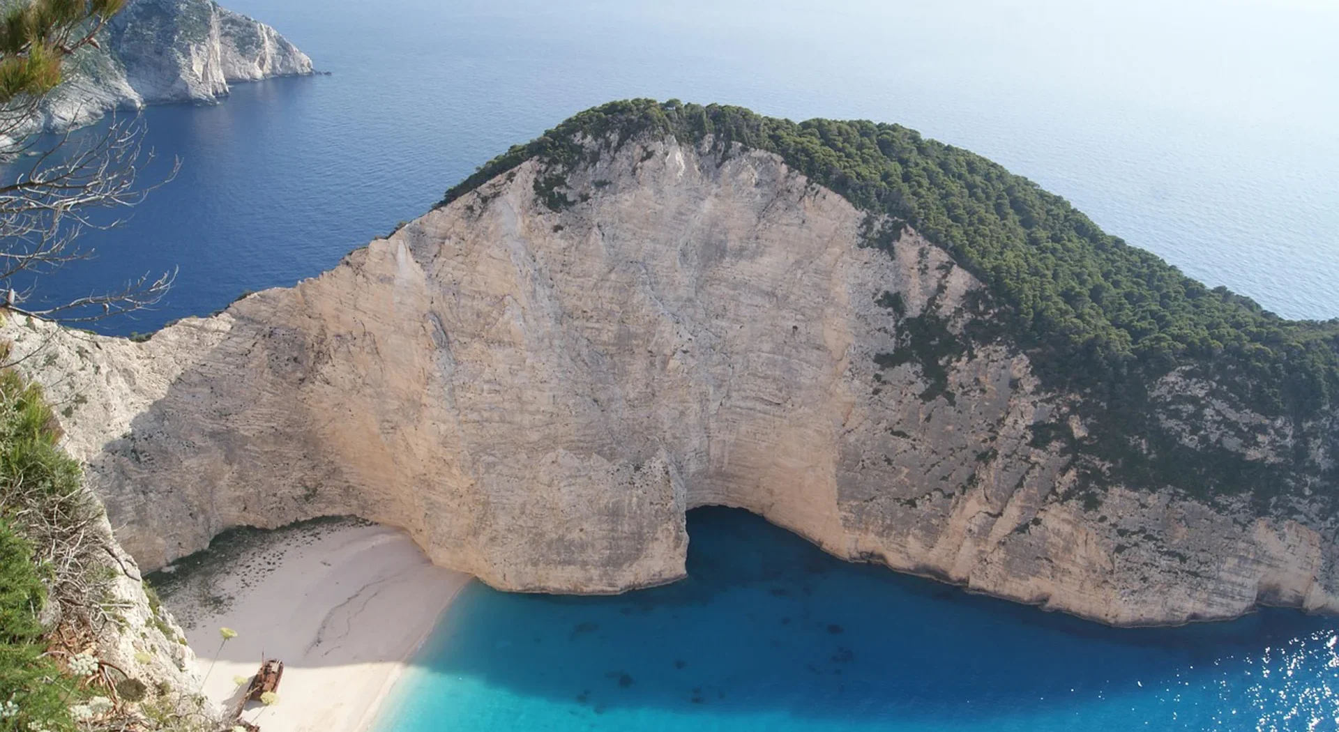 shipwreck-1182224_1280